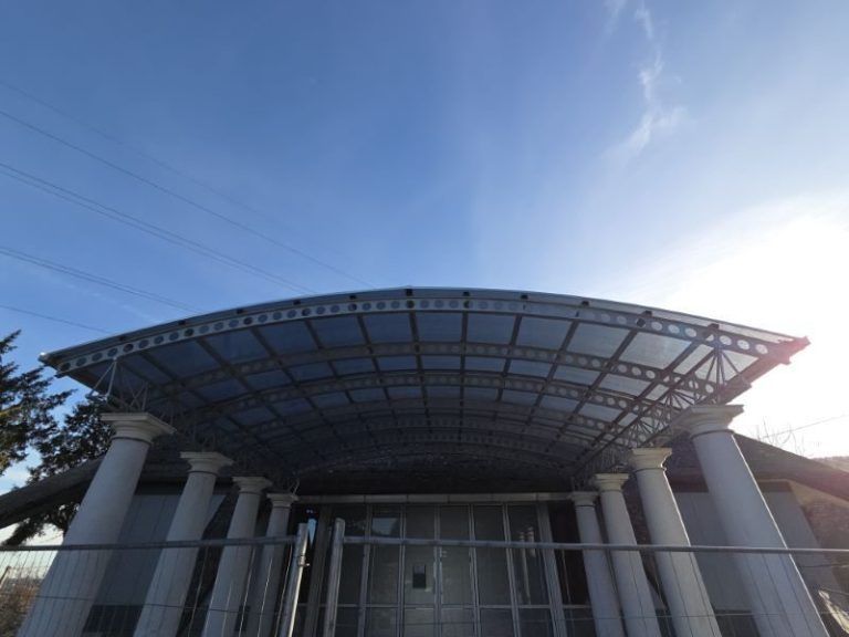 kovinski nadstrešek s pc kritino (2)