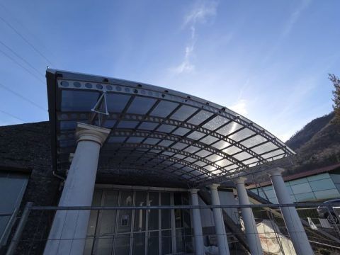 kovinski nadstrešek s pc kritino (3)