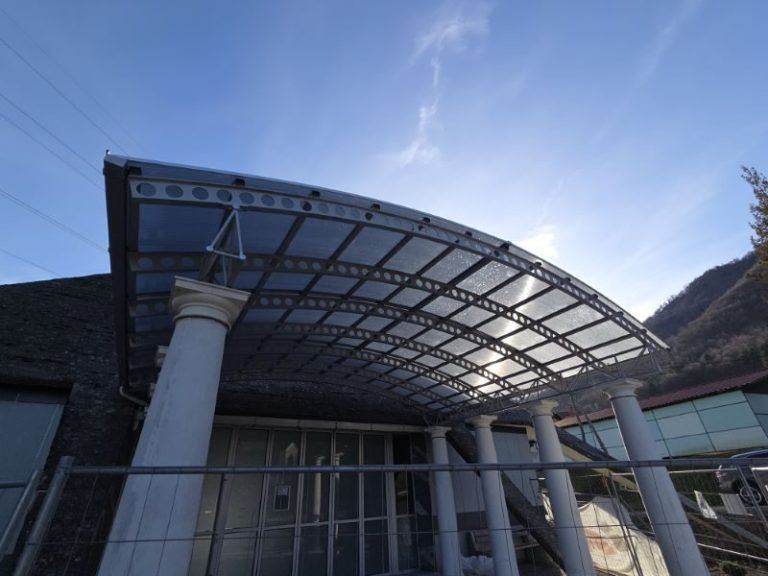 kovinski nadstrešek s pc kritino (3)